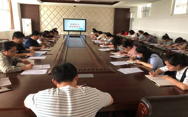 长安路资助育人励志报告会 1